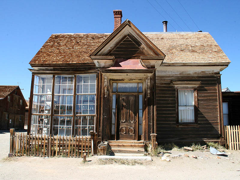 The J. S. Cain residence at the corner of Green and Park Streets.