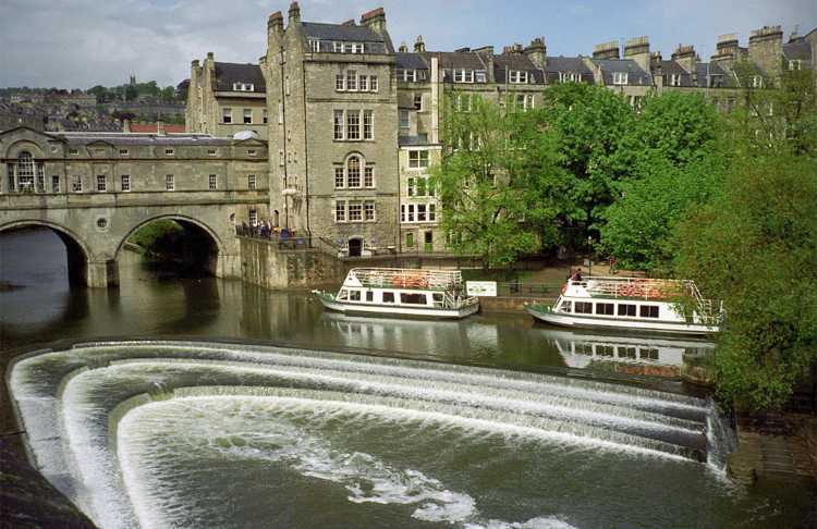 The weir on the River Avon just below the Pulteney Bridge