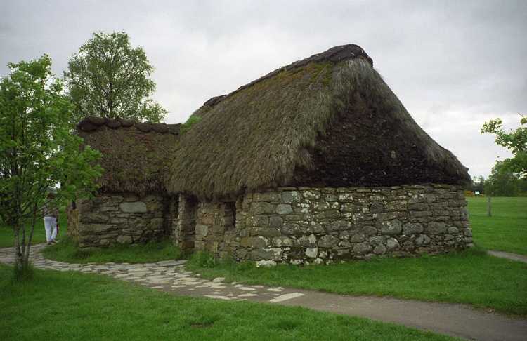 A primitive stone cottage on the Culloden Battlefield.