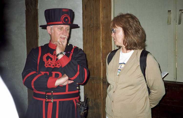 Geri chatted quite awhile with this Beefeater at the Tower of London