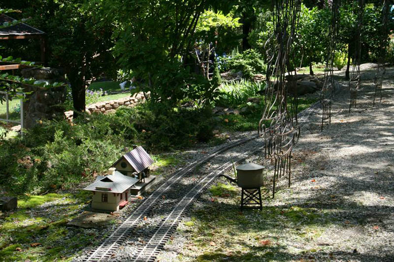 There is 1,000 feet of G-scale track in the gardens.