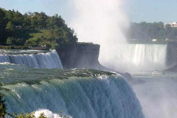 American Falls in the foreground and the Horseshoe Falls in the background. Note the Maid of the Mist boat at the bottom of the Horseshoe Falls.